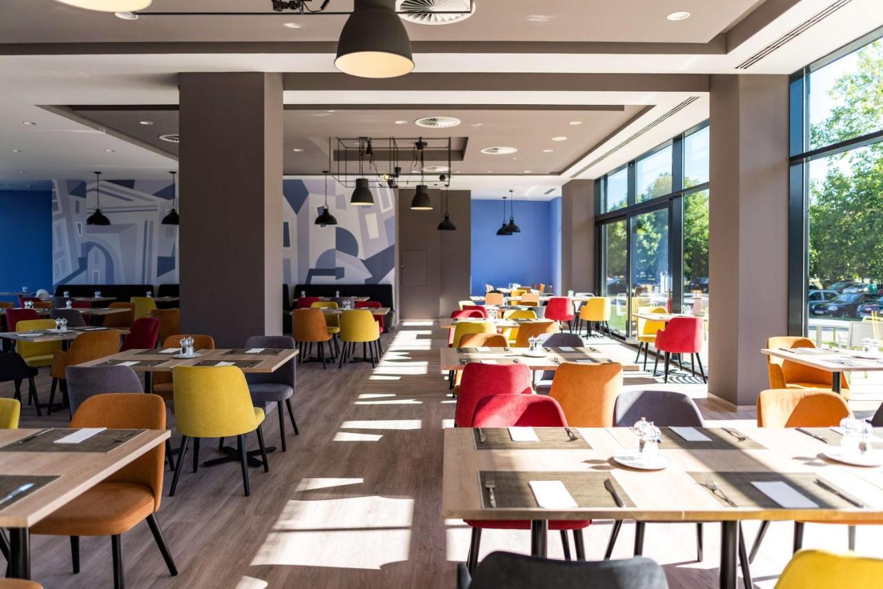 Готель Park By Radisson & 4*