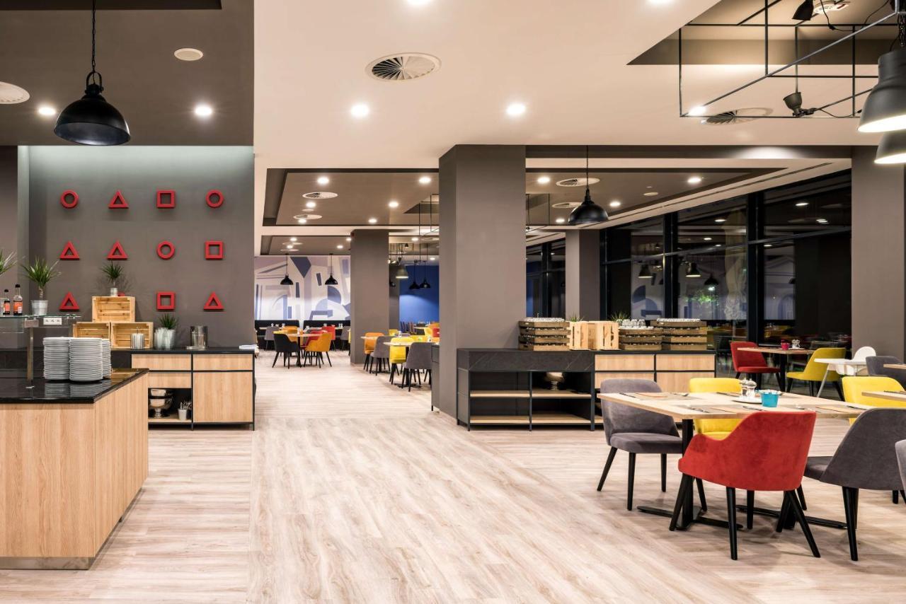 Готель Park By Radisson & 4*